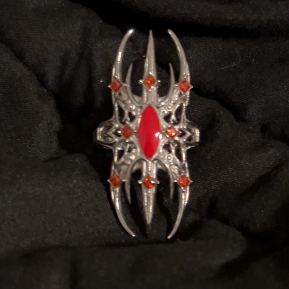 Pretty gothic ring